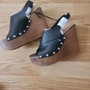 A.N.A. Wooden Wedge Sandels